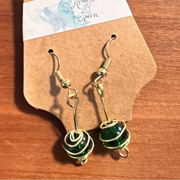 Green Glass Bead Spiral Gold Tone Wire Drop Earrings - Picture 2 of 2